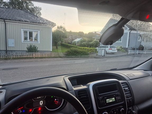 Nissan NV300 7 of 12