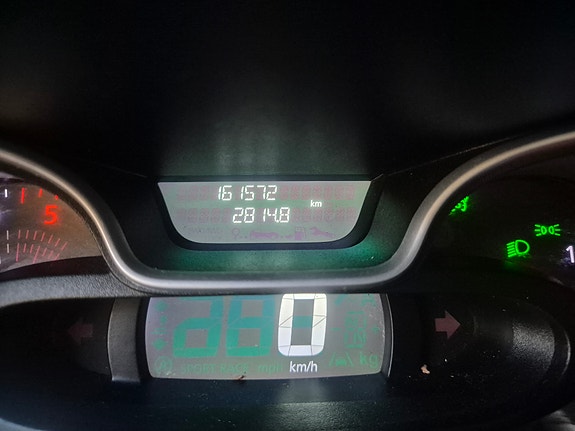 Nissan NV300 8 of 12