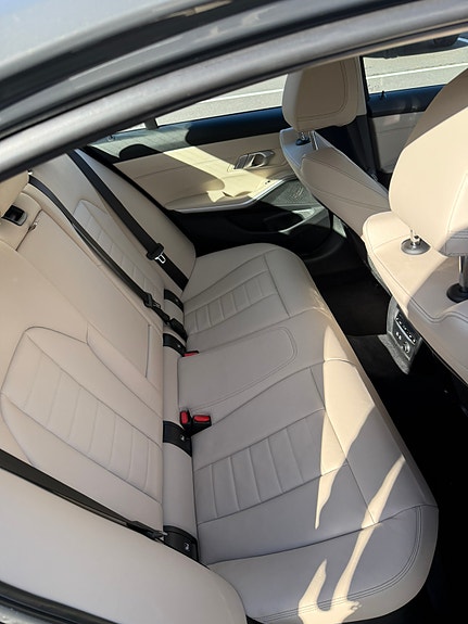 BMW 320d 4 of 6