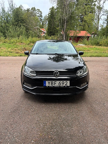 Volkswagen Polo 2 of 8