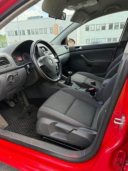 Volkswagen Golf V 8 of 9