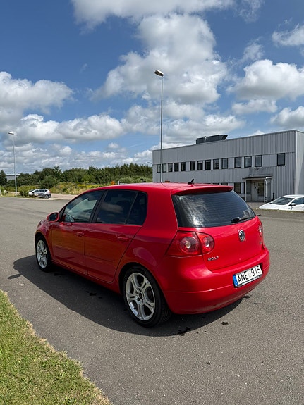 Volkswagen Golf V 3 of 9