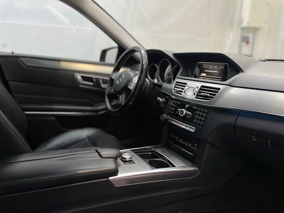 Mercedes-Benz E220 9 of 12