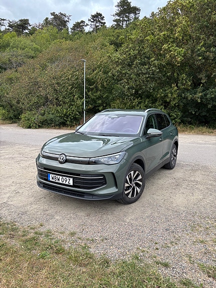 Volkswagen Tiguan 2 of 6