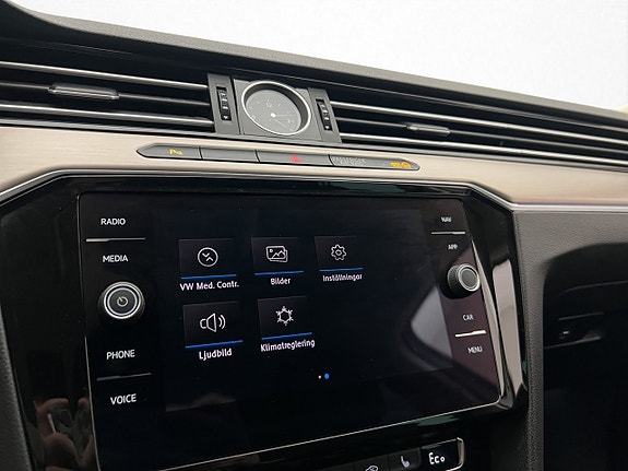 Volkswagen Passat 26 of 30
