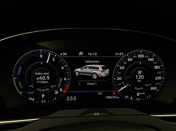 Volkswagen Passat 12 of 30