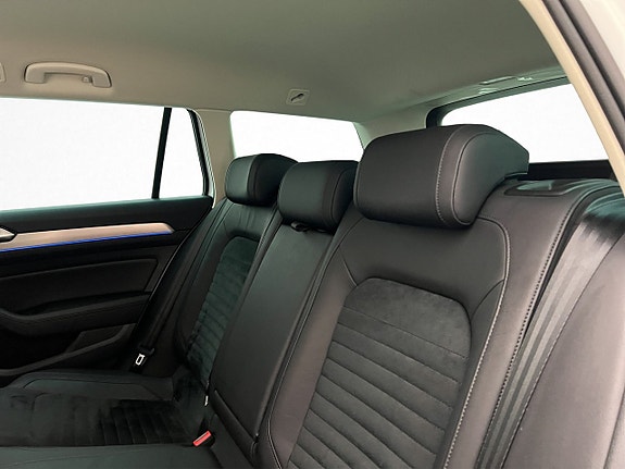 Volkswagen Passat 19 of 30