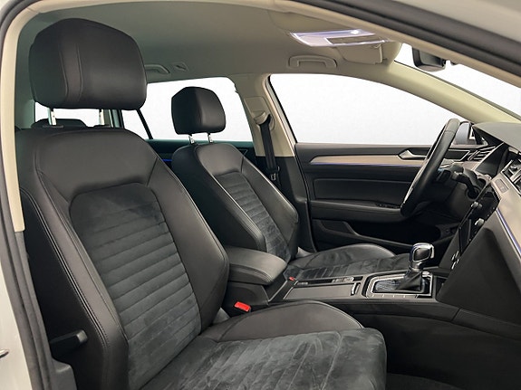 Volkswagen Passat 15 of 30
