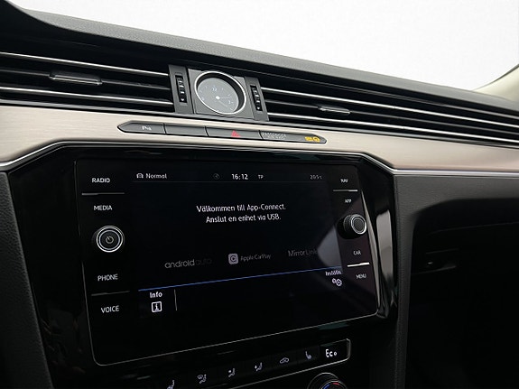Volkswagen Passat 23 of 30