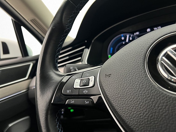 Volkswagen Passat 30 of 30