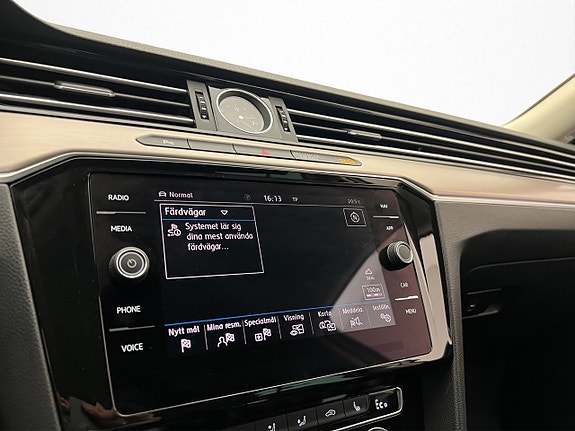 Volkswagen Passat 24 of 30