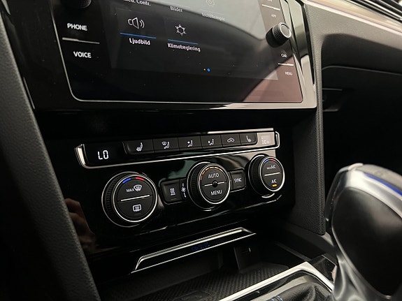 Volkswagen Passat 27 of 30