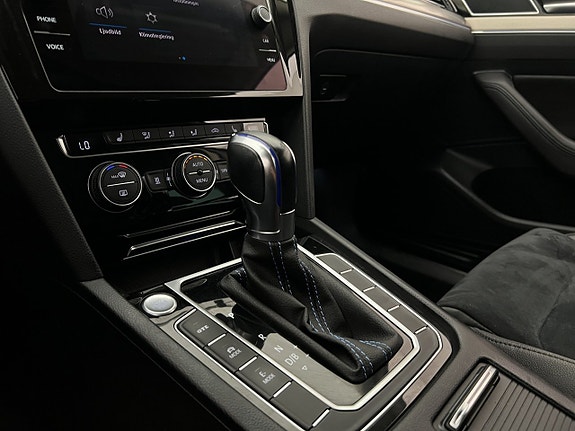Volkswagen Passat 28 of 30