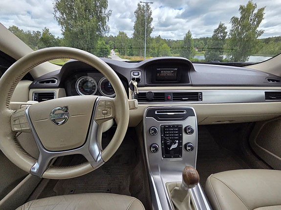 Volvo V70 10 of 21