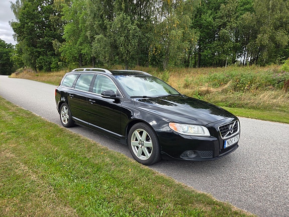 Volvo V70 2 of 21