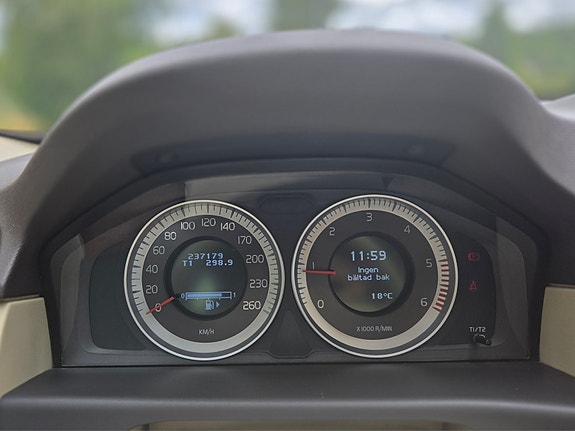 Volvo V70 13 of 21