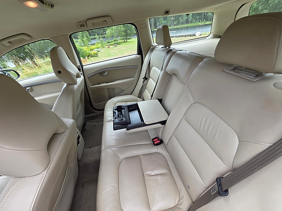 Volvo V70 11 of 21