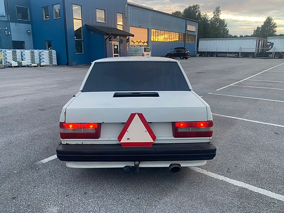 Volvo 740 2 of 9