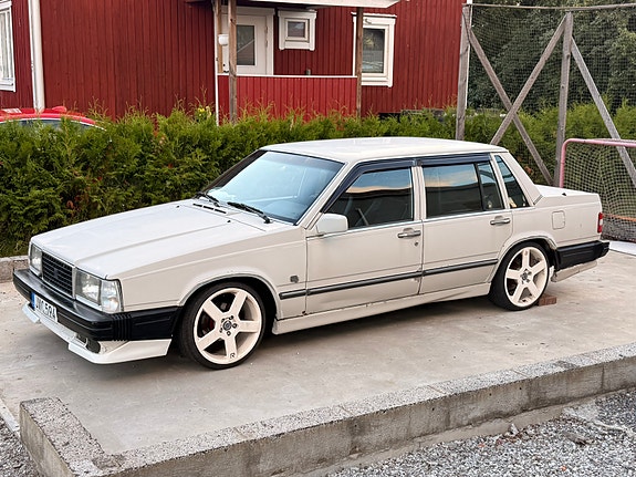Volvo 740 3 of 9