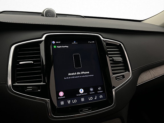 Volvo XC90 30 of 30