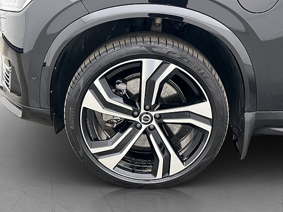 Volvo XC90 10 of 30
