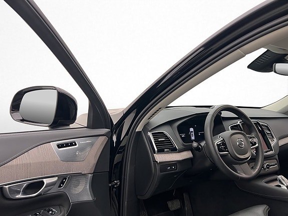 Volvo XC90 16 of 30