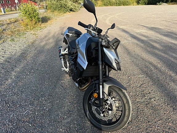 Honda CB750 4 of 5