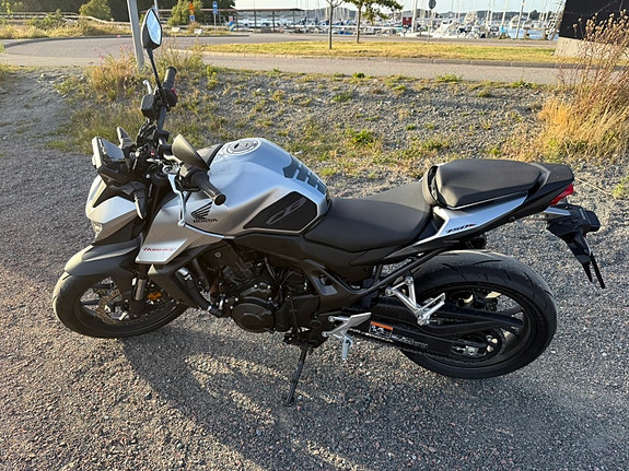 Honda CB750 3 of 5
