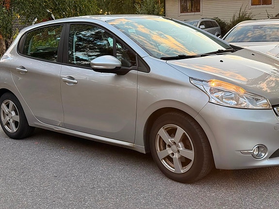 Peugeot 208 3 of 20