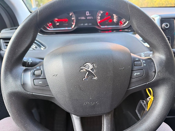 Peugeot 208 16 of 20