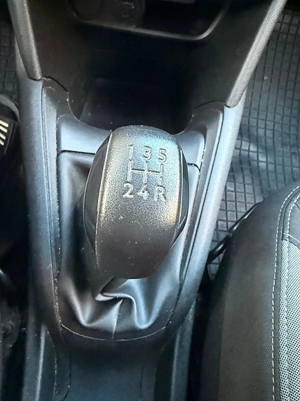 Peugeot 208 18 of 20