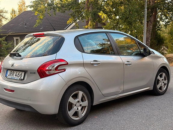 Peugeot 208 4 of 20