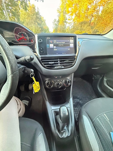 Peugeot 208 14 of 20