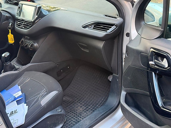 Peugeot 208 11 of 20