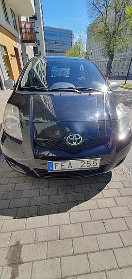 Toyota Yaris 2 of 5