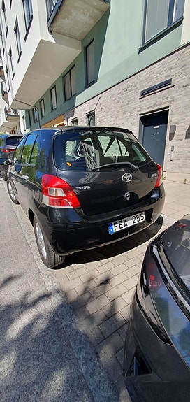 Toyota Yaris 3 of 5