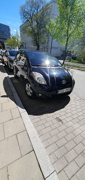 Toyota Yaris 4 of 5