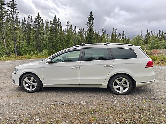Volkswagen Passat 2 of 6