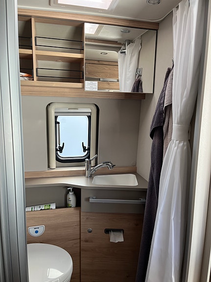 Dethleffs Globetrail 640 EK 2 of 14