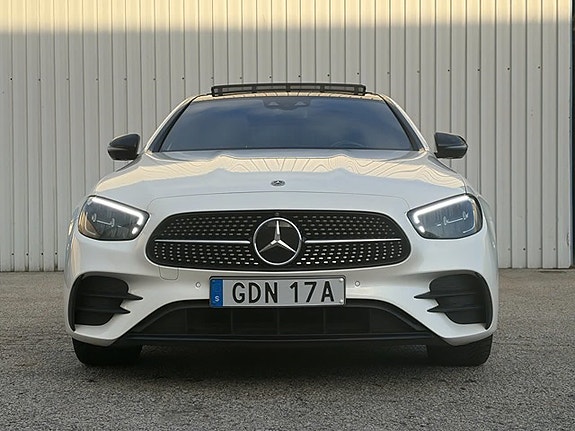 Mercedes-Benz E300 de 4 of 17