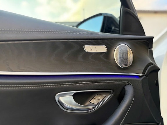 Mercedes-Benz E300 de 10 of 17