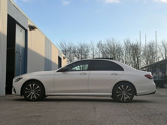 Mercedes-Benz E300 de 3 of 17
