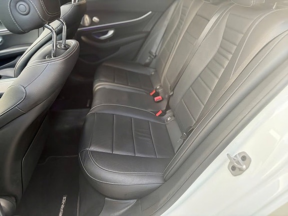 Mercedes-Benz E300 de 13 of 17