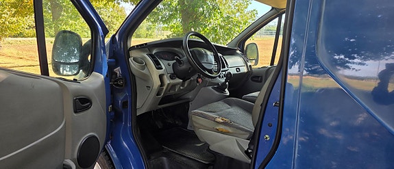 Renault Trafic 9 of 16