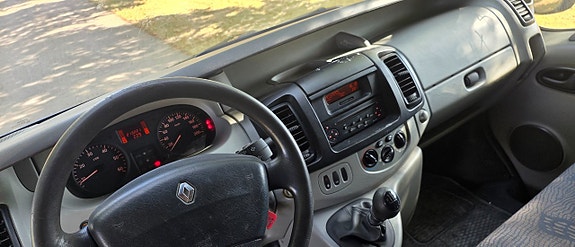 Renault Trafic 12 of 16