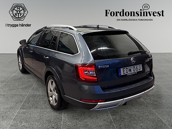 Skoda Octavia Scout 4 of 18