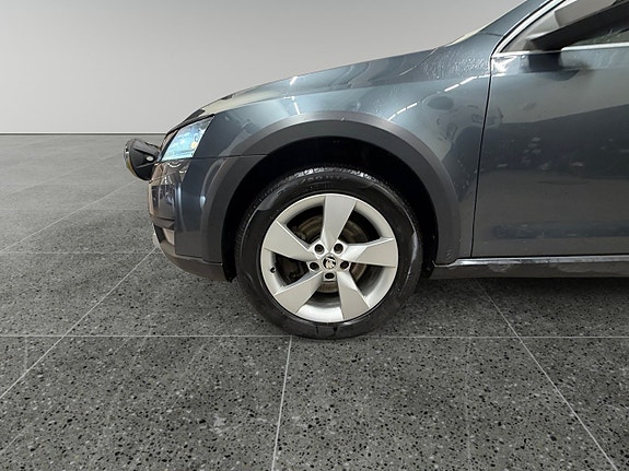 Skoda Octavia Scout 9 of 18
