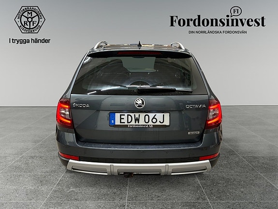 Skoda Octavia Scout 5 of 18