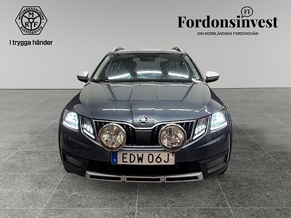 Skoda Octavia Scout 8 of 18