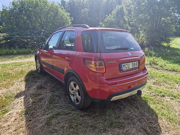 Suzuki SX4 4 of 6